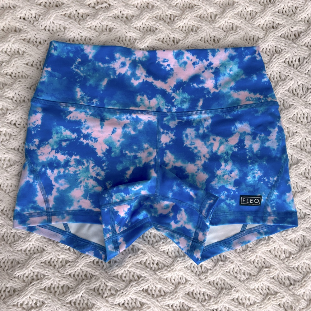 Fleo Apex Contour Short Mid Rise Medium NWOT